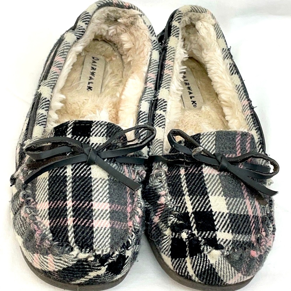 AirWalk Black and Pink Cozy Slippers with Fuzzy Lining sz 7